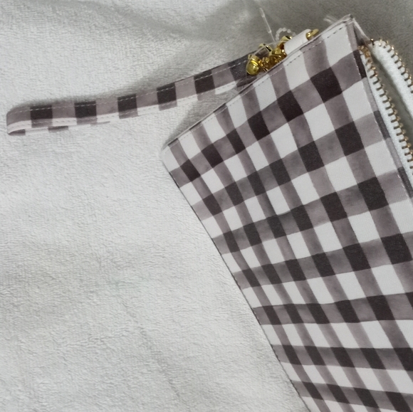 Santa Barbara Design Studio Large "Check Me Out" Checkered Purse/Wristlet. - Picture 5 of 6